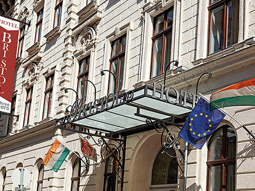 Hotel Bristol Eingang